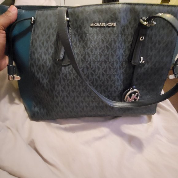 Michael kors tote - Picture 1 of 2
